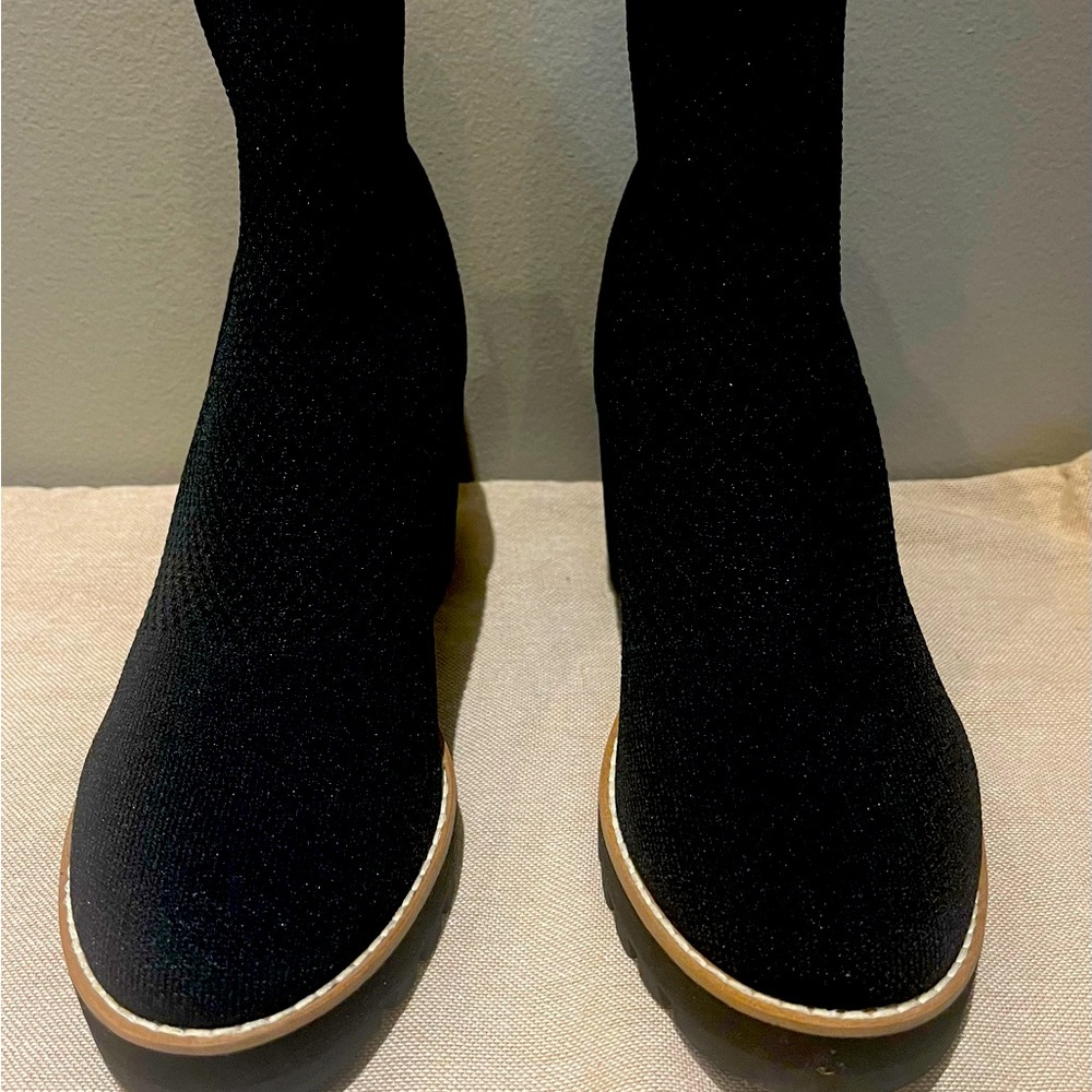 Eileen Fisher size 6 Booties